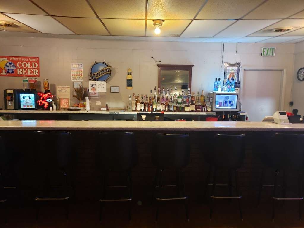 The Rusty Tractor Bar and Grill | 5929 N 500 W, Earl Park, IN 47942, USA | Phone: (765) 200-0069