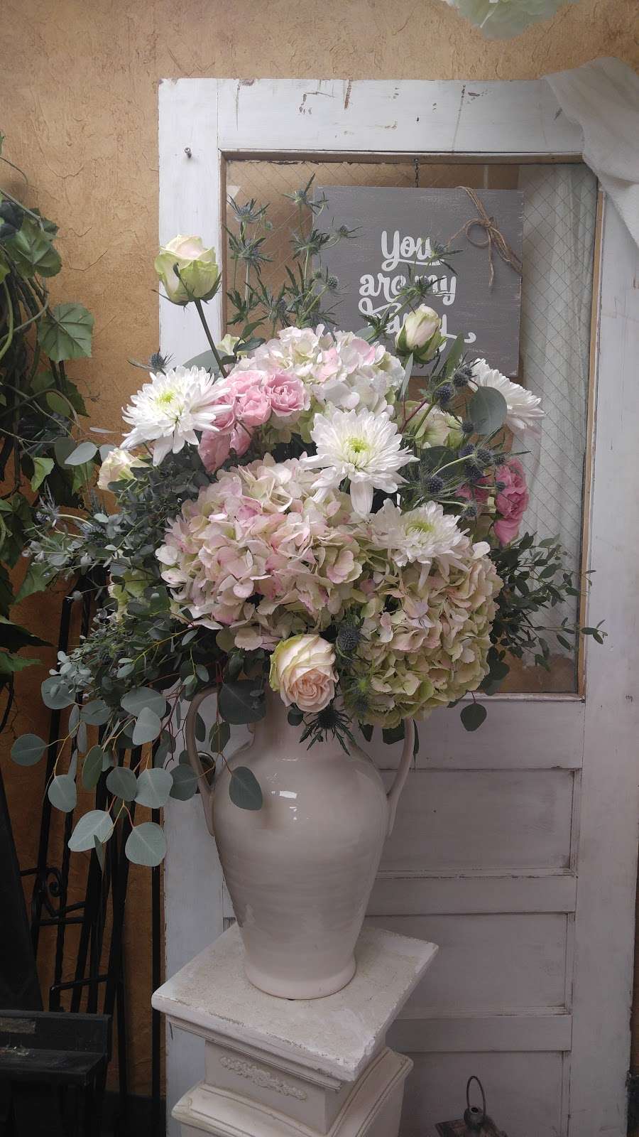 LDFloral Design Flowers and Gifts | 265 S Chestnut St, Monrovia, IN 46157, USA | Phone: (317) 653-0676