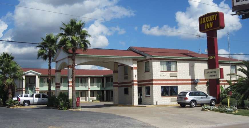 Luxury Inn | 15545 East Fwy, Channelview, TX 77530 | Phone: (281) 457-3000