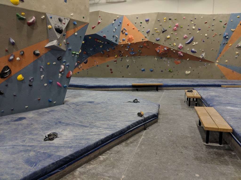 Top Out Climbing Gym | 2998, 26332 Ferry Ct, Santa Clarita, CA 91350, USA | Phone: (661) 288-1813