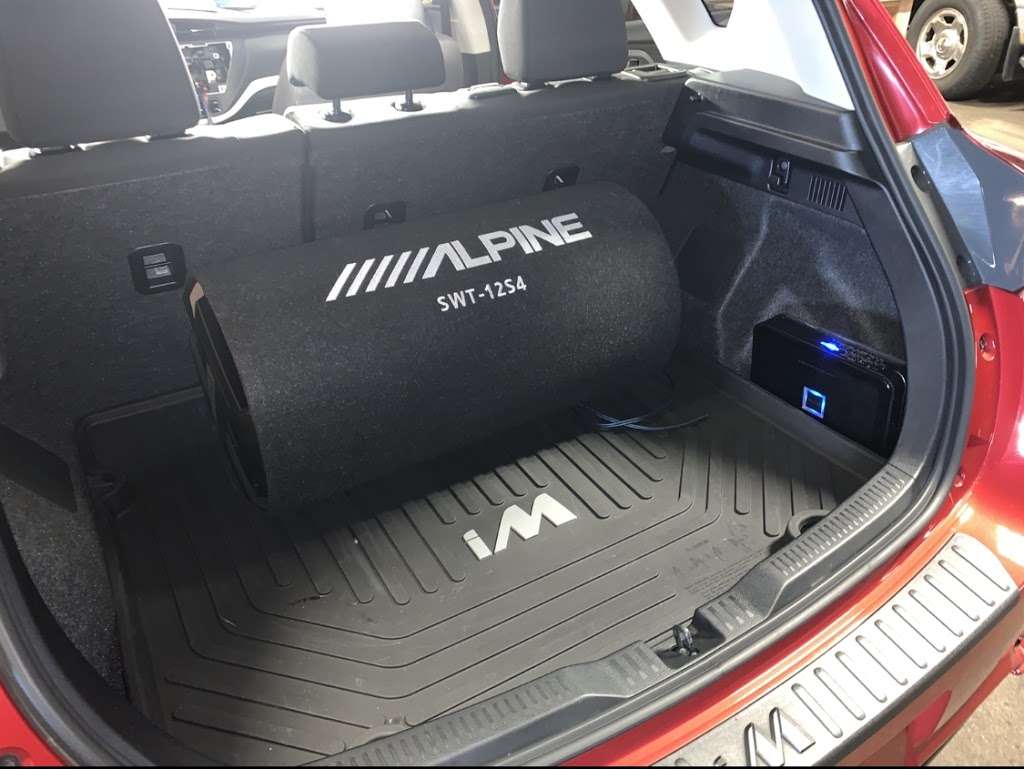 Lomeli Audio & Mufflers | 4115 W Greenfield Ave, Milwaukee, WI 53215 | Phone: (414) 643-5333