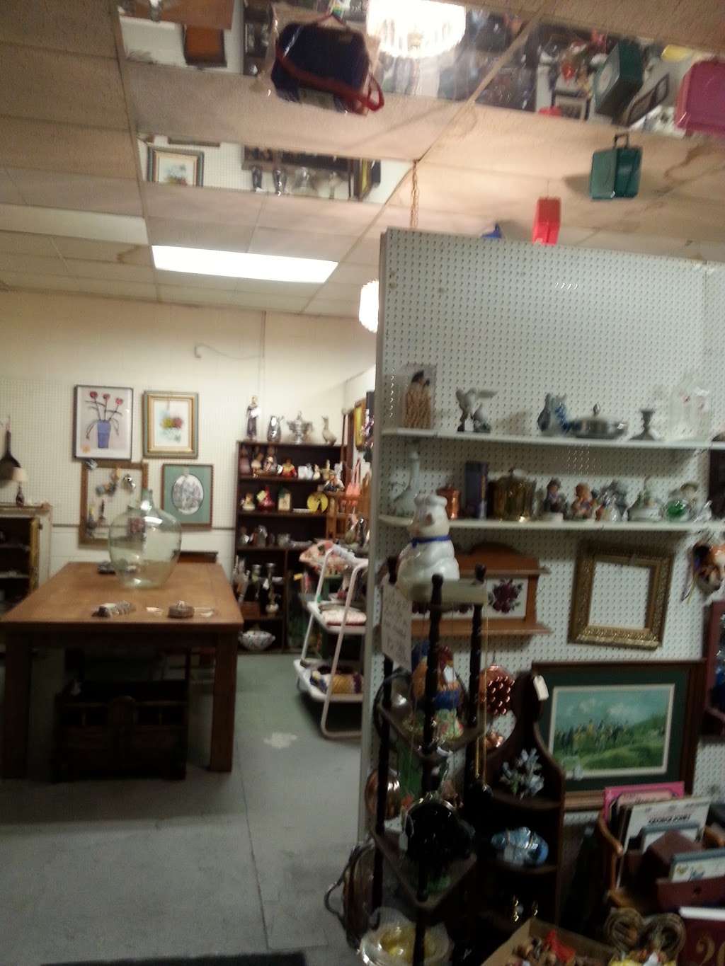 Gordonsville Antique & Flea | 403 James Madison Hwy, Gordonsville, VA 22942, USA | Phone: (540) 832-7376