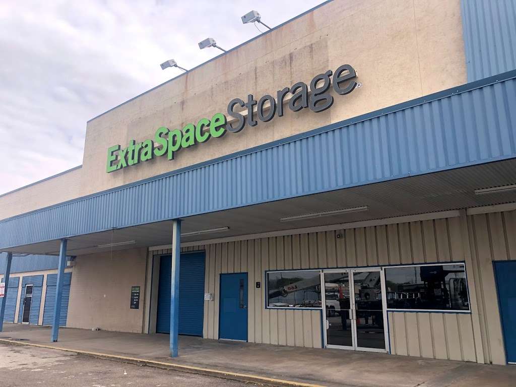 Extra Space Storage | 120 S Alexander Dr, Baytown, TX 77520 | Phone: (281) 420-3500