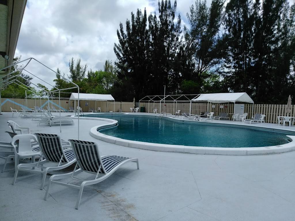 Twin Lakes Travel Park | 3055 Burris Rd, Davie, FL 33314, USA | Phone: (954) 587-0101