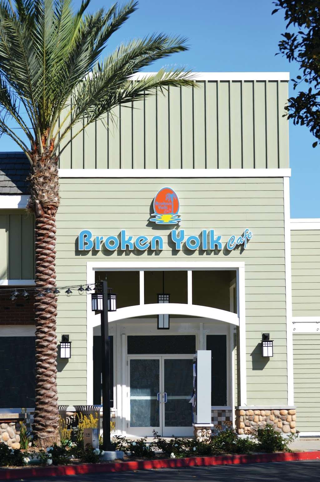 Broken Yolk Cafe | 2642 Del Mar Heights Rd, Del Mar, CA 92014, USA | Phone: (858) 509-9655