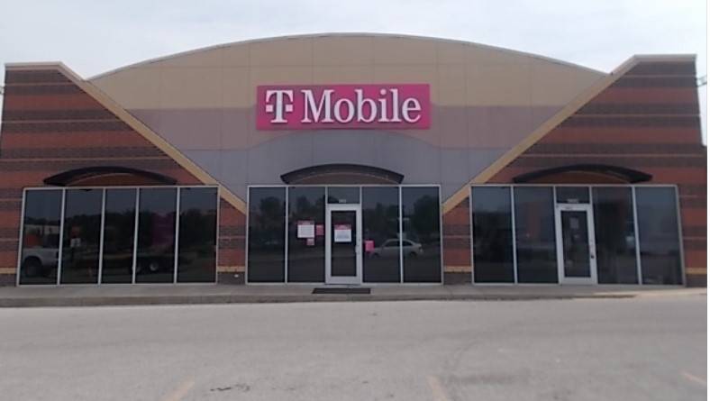 T-Mobile | 140 S Midwest Blvd, Midwest City, OK 73110, USA | Phone: (405) 741-2363