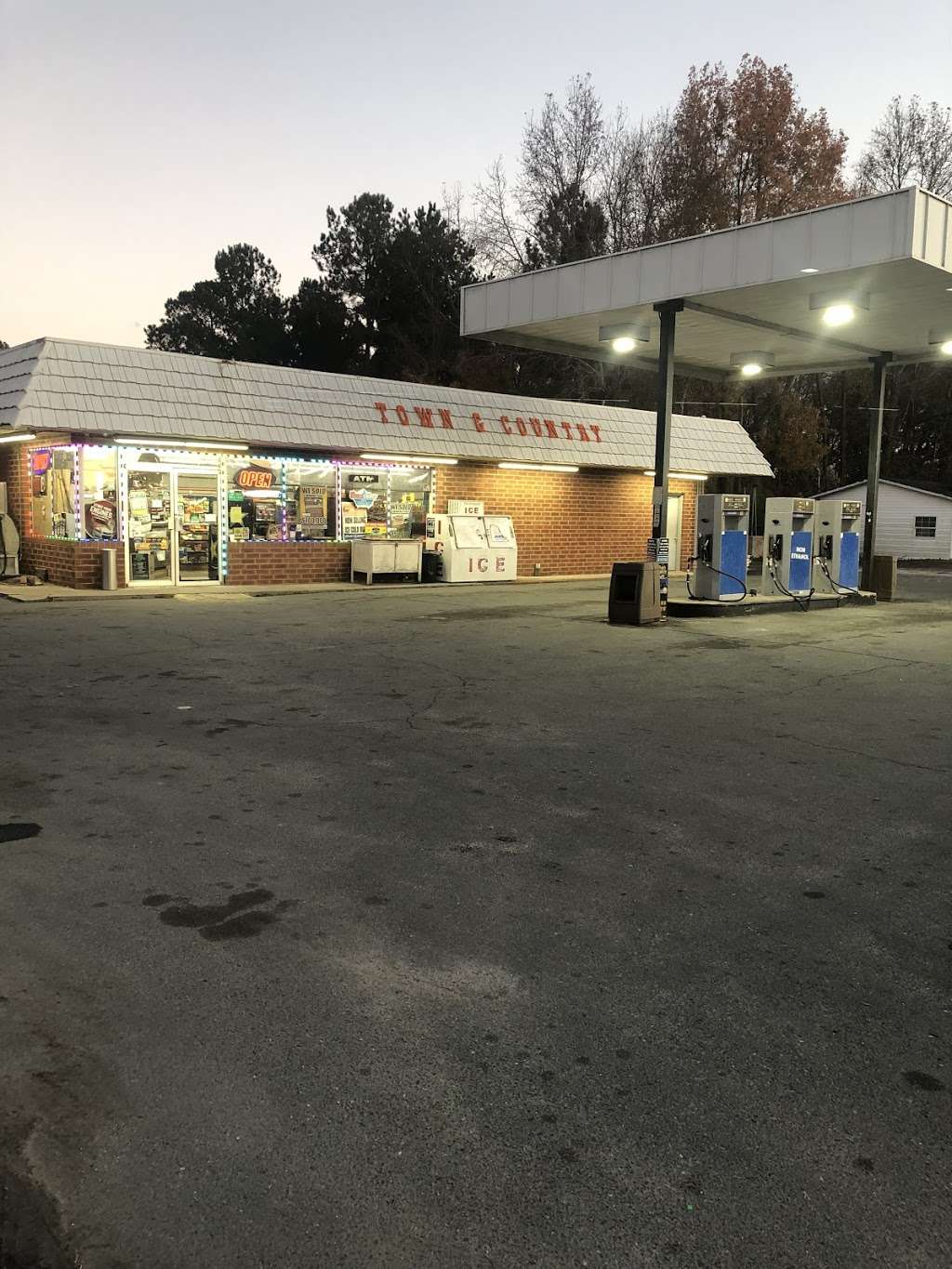 Town & Country Grocery gas station | 701 S Pearl St, Pageland, SC 29728, USA | Phone: (843) 672-7064