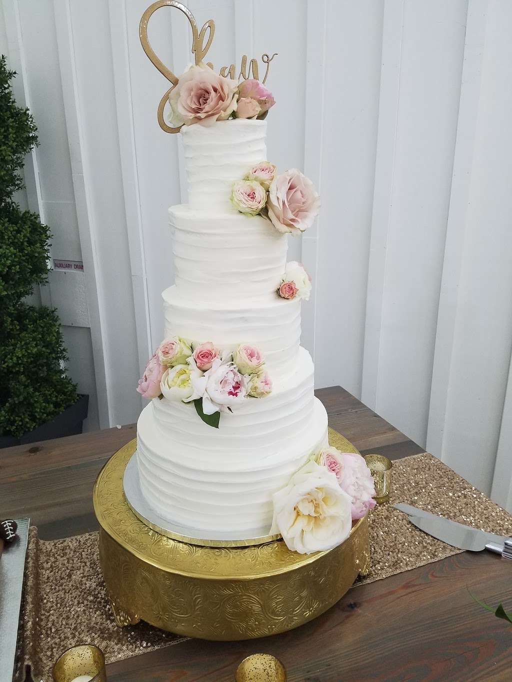 Sweet Delights Wedding Cakes | 2121 N Main St, Houston, TX 77009, USA | Phone: (832) 677-2242
