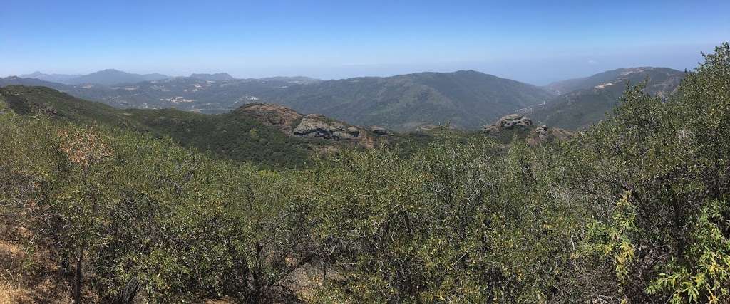 Backbone Trail Trailhead - Yerba Buena Parking Lot | Backbone Trail, Malibu, CA 90265, USA