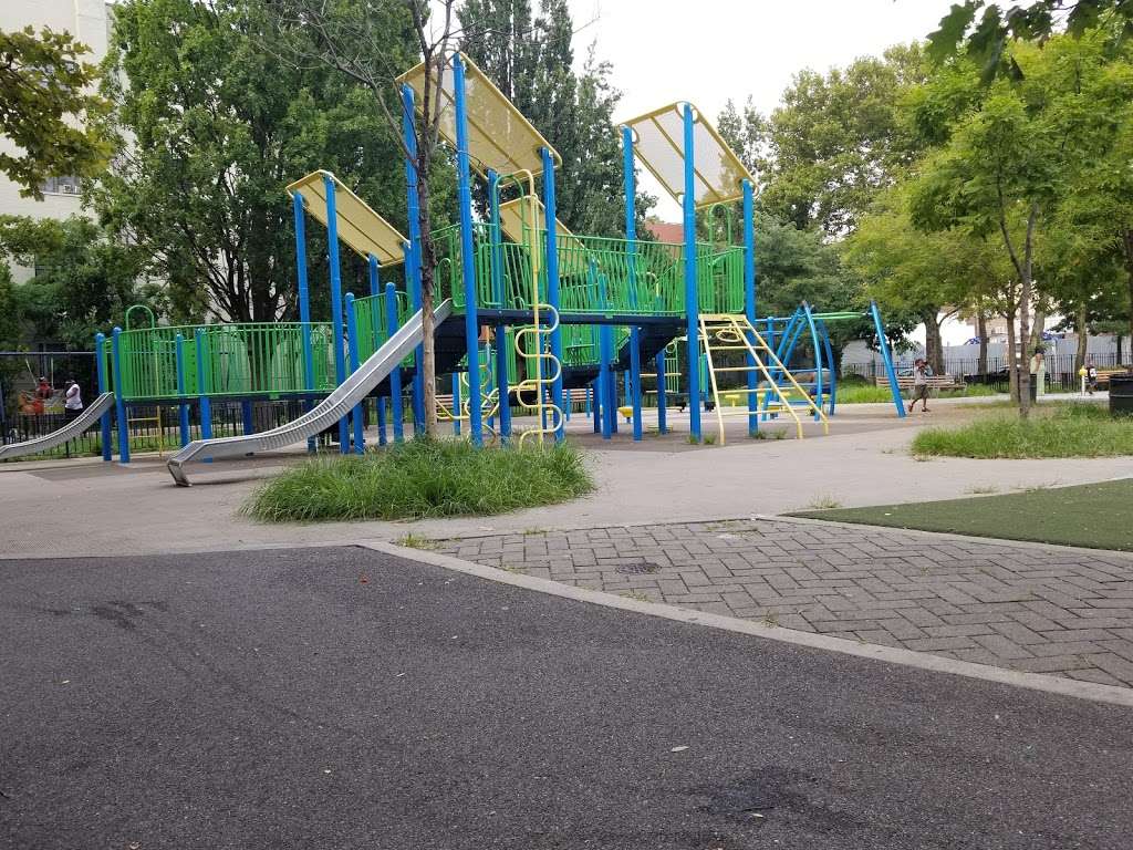 Houston Playground | Glenmore Ave, Brooklyn, NY 11212, USA | Phone: (212) 639-9675