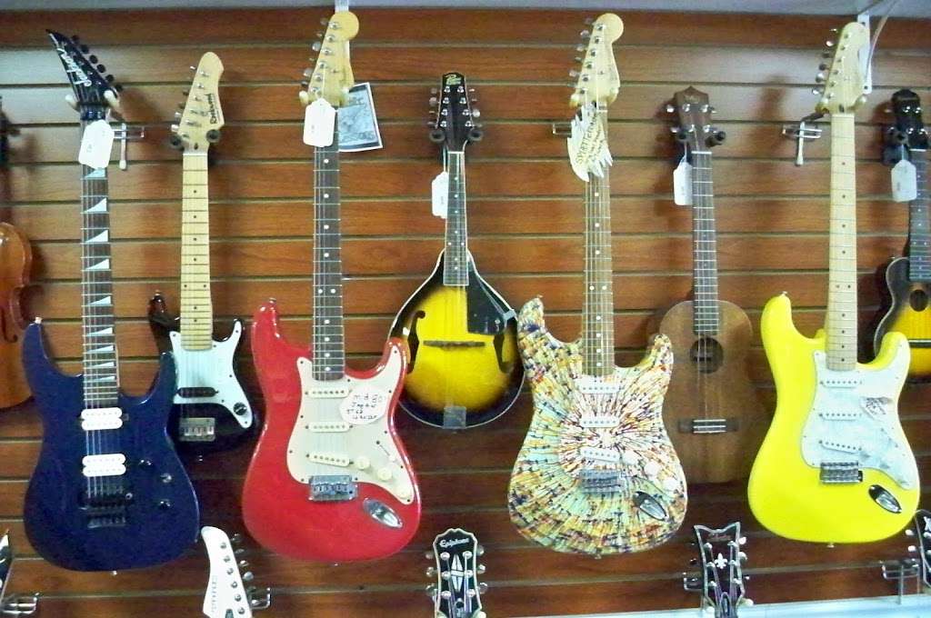 Richard Hills Music and Pawn | 2550 S Nova Rd STE4, South Daytona, FL 32119, USA | Phone: (386) 872-5209