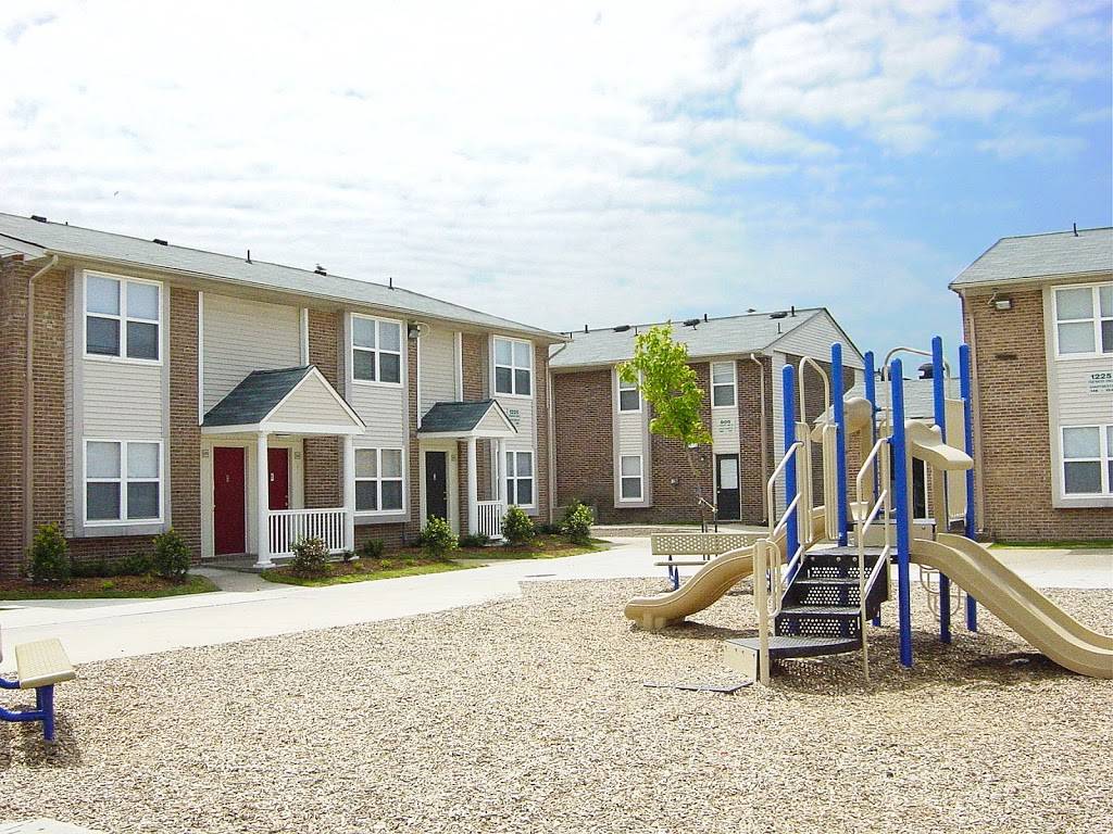 Lexington Park Apartments | 1225 Tidewater Dr, Norfolk, VA 23504, USA | Phone: (757) 625-3108