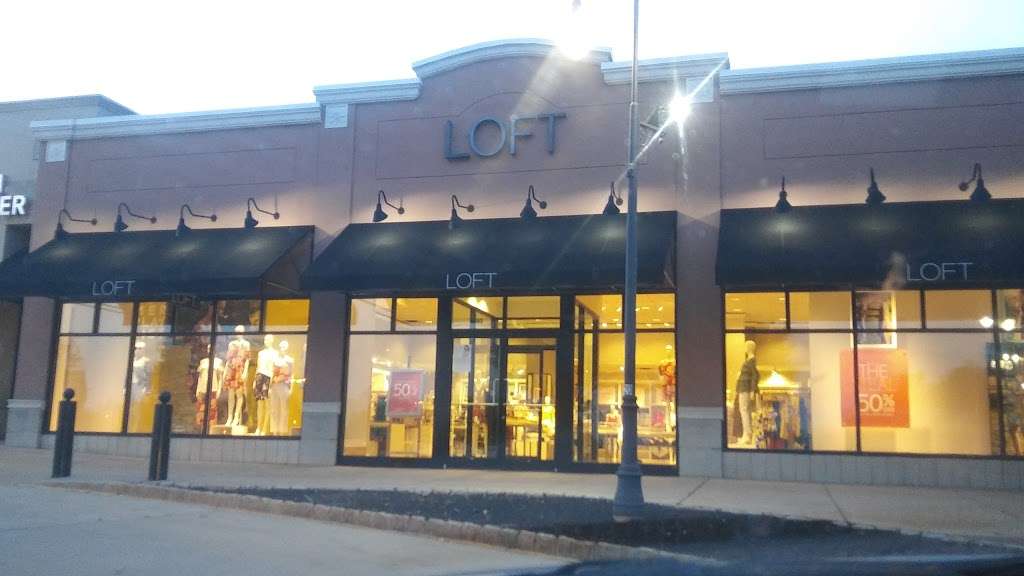 Loft 4080 Dearborne Circle Mount Laurel Nj 08054 Usa [ 576 x 1024 Pixel ]