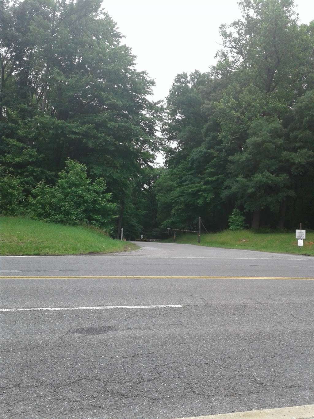 Greenbelt Park South Parking Lot | 6120-6140 Good Luck Rd, Riverdale, MD 20737, USA