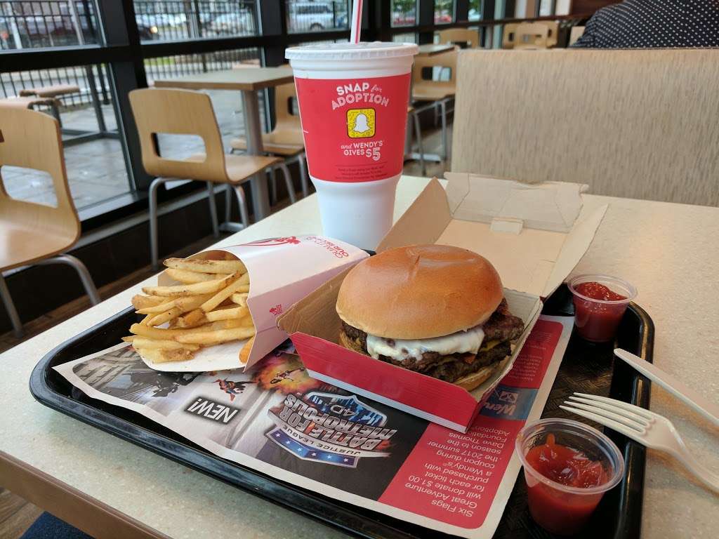 Wendys | 1210 E Jericho Turnpike, Huntington, NY 11743 | Phone: (631) 351-4645