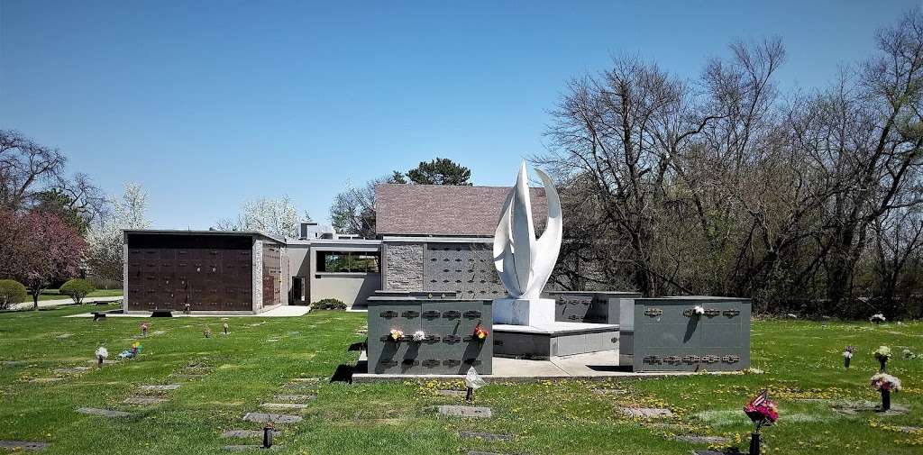 Mount Emblem Cemetery | 520 E Grand Ave, Elmhurst, IL 60126 | Phone: (630) 834-6080