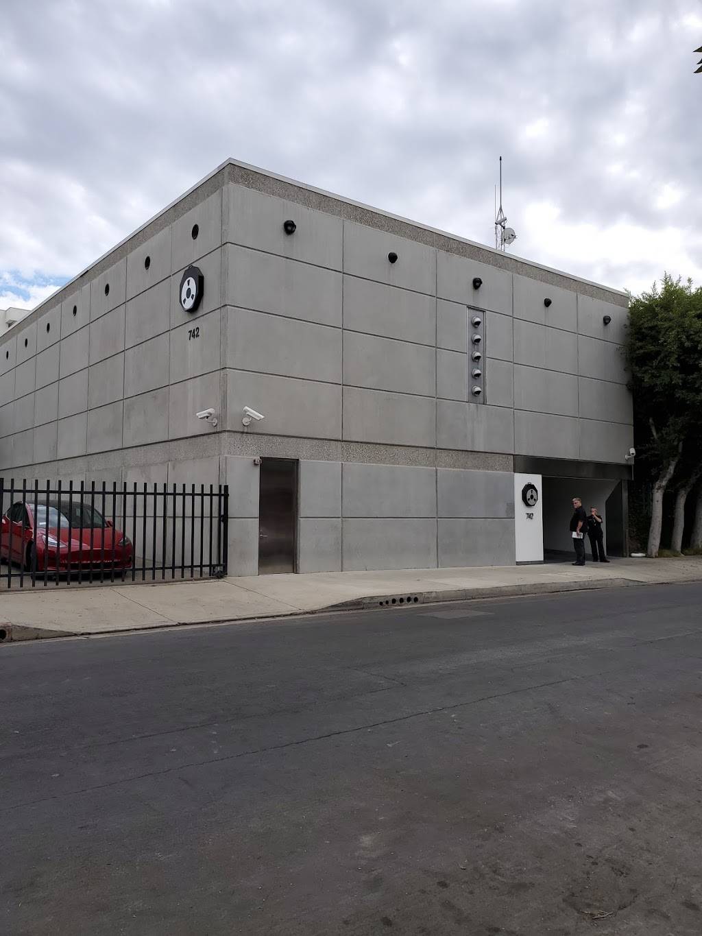 Hollywood Vaults, Inc. | 742 Seward St, Los Angeles, CA 90038, USA | Phone: (323) 461-6464
