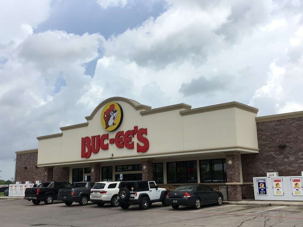 Buc-ees | 801 N Brooks St, Brazoria, TX 77422, USA | Phone: (979) 238-6390