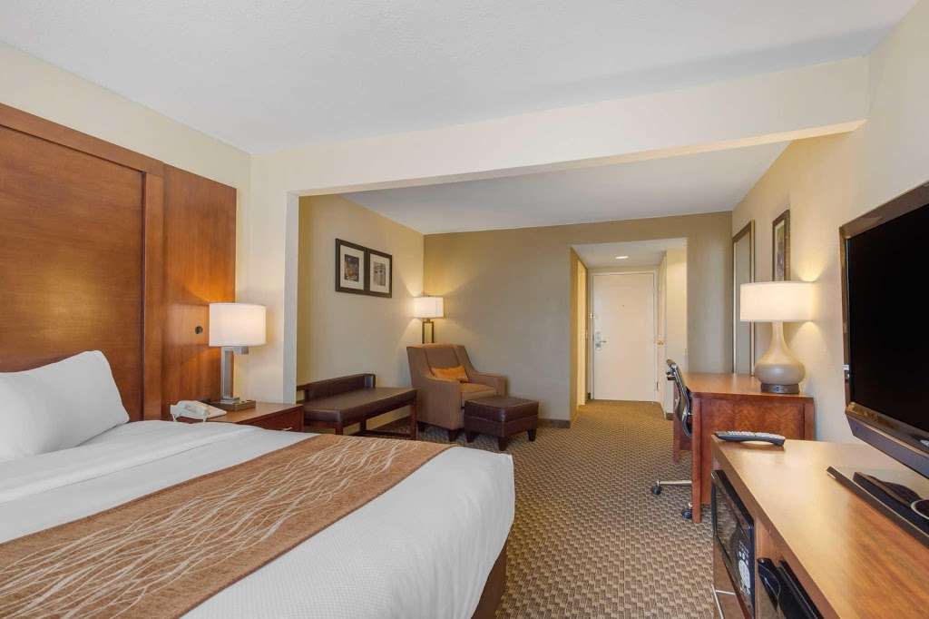 Comfort Inn & Suites SW Houston Sugarland | 11050 Southwest Fwy, Houston, TX 77074, USA | Phone: (281) 568-6969