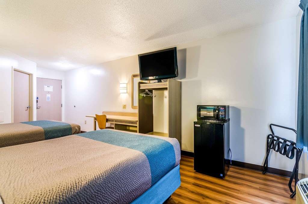 Motel 6 Gordonville | 2959 Lincoln Hwy E, Gordonville, PA 17529, USA | Phone: (717) 687-3880