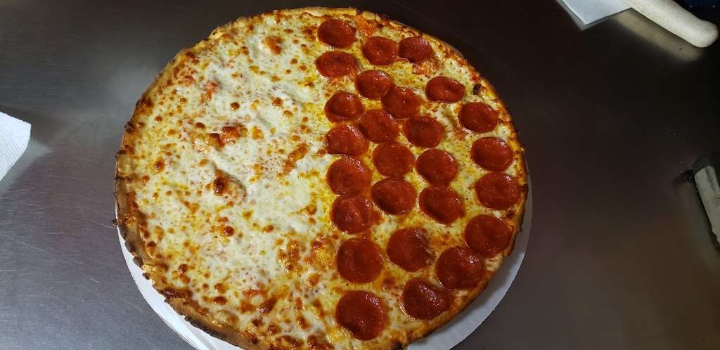 Little Giant Pizza at the beach | 2418 St Lawrence Ave, Long Beach, IN 46360, USA | Phone: (219) 874-4268