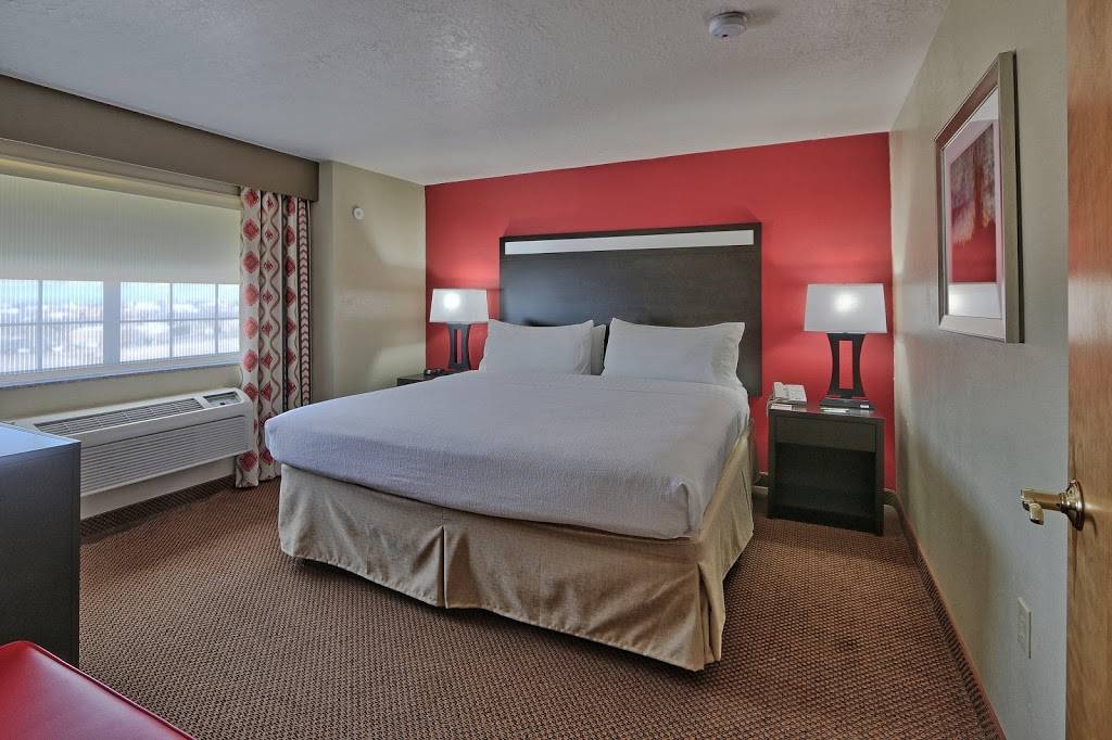 Holiday Inn & Suites Albuquerque Airport | 1501 Sunport Pl SE, Albuquerque, NM 87106 | Phone: (505) 944-2255