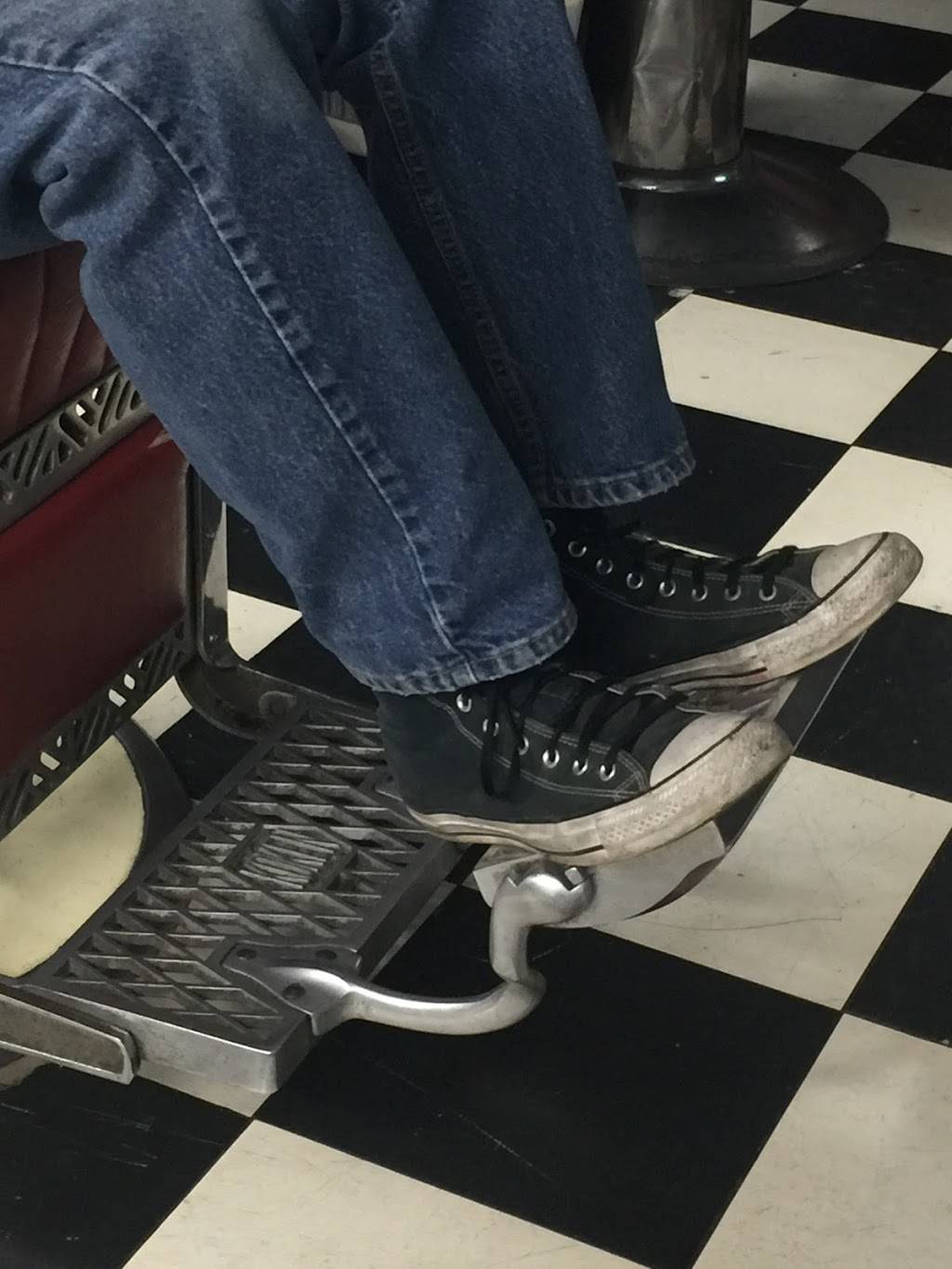 Classic Barber Shop | 8668 Limonite Ave, Jurupa Valley, CA 92509, USA | Phone: (951) 681-4658