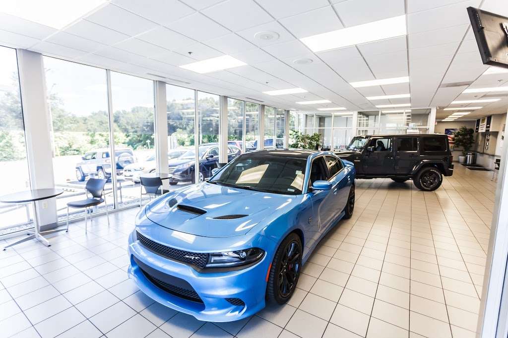 Gladstone Dodge Chrysler Jeep & Ram | 5610 N Oak Trafficway, Gladstone, MO 64118, USA | Phone: (816) 455-3500