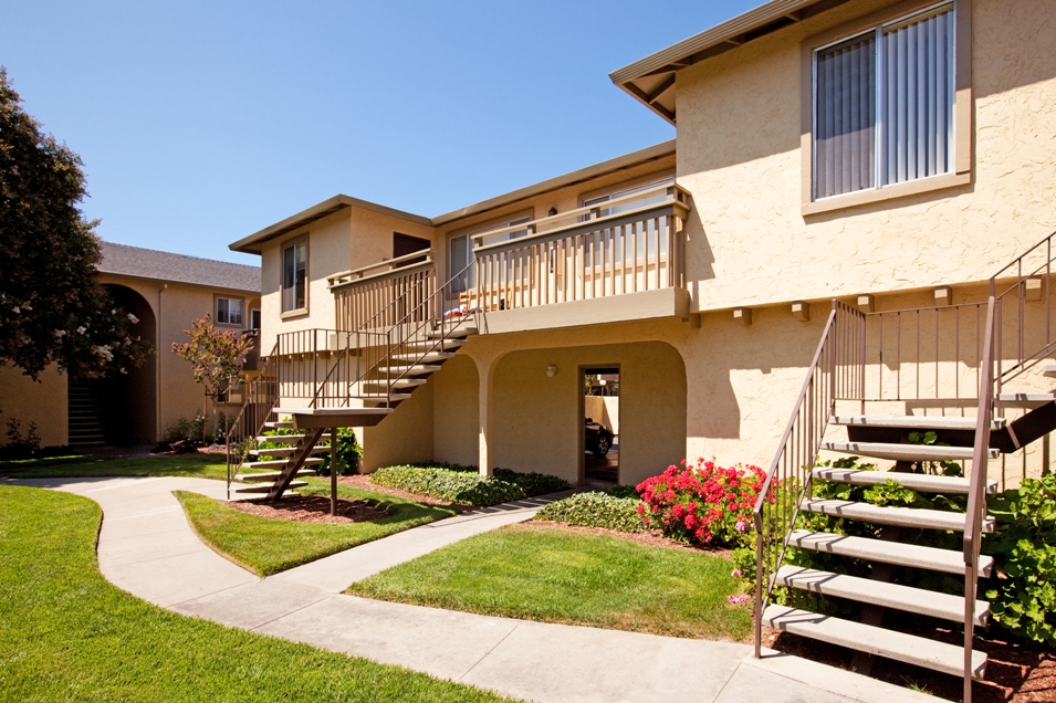 Solera Apartment Homes | 2050 Royal Dr, Santa Clara, CA 95050 | Phone: (408) 241-1192