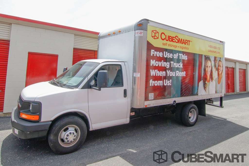 CubeSmart Self Storage | 1042 S Milwaukee Ave, Wheeling, IL 60090 | Phone: (847) 537-5595