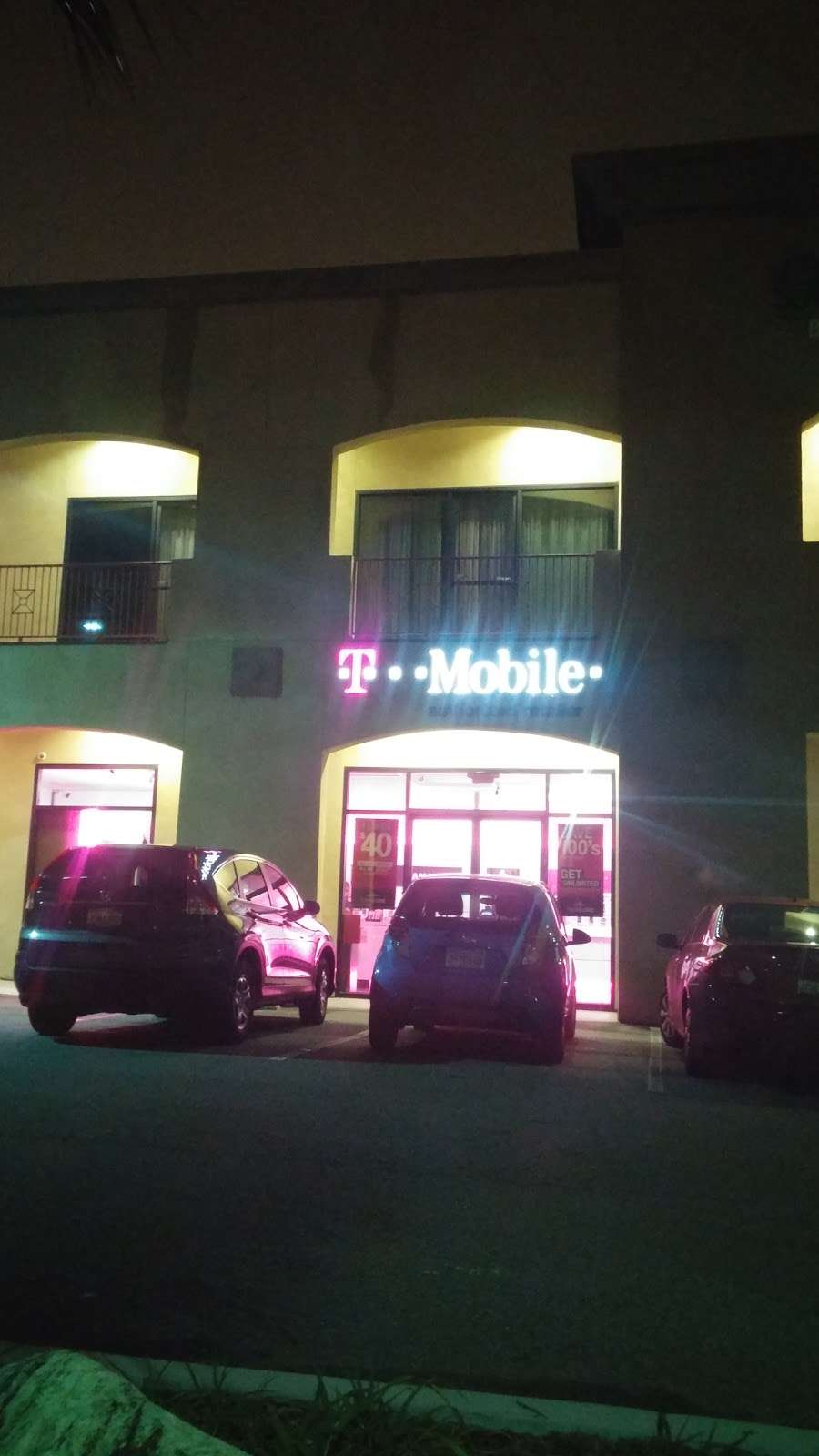 T-Mobile | 658 Bloomington Ave, Rialto, CA 92376, USA | Phone: (909) 562-4174