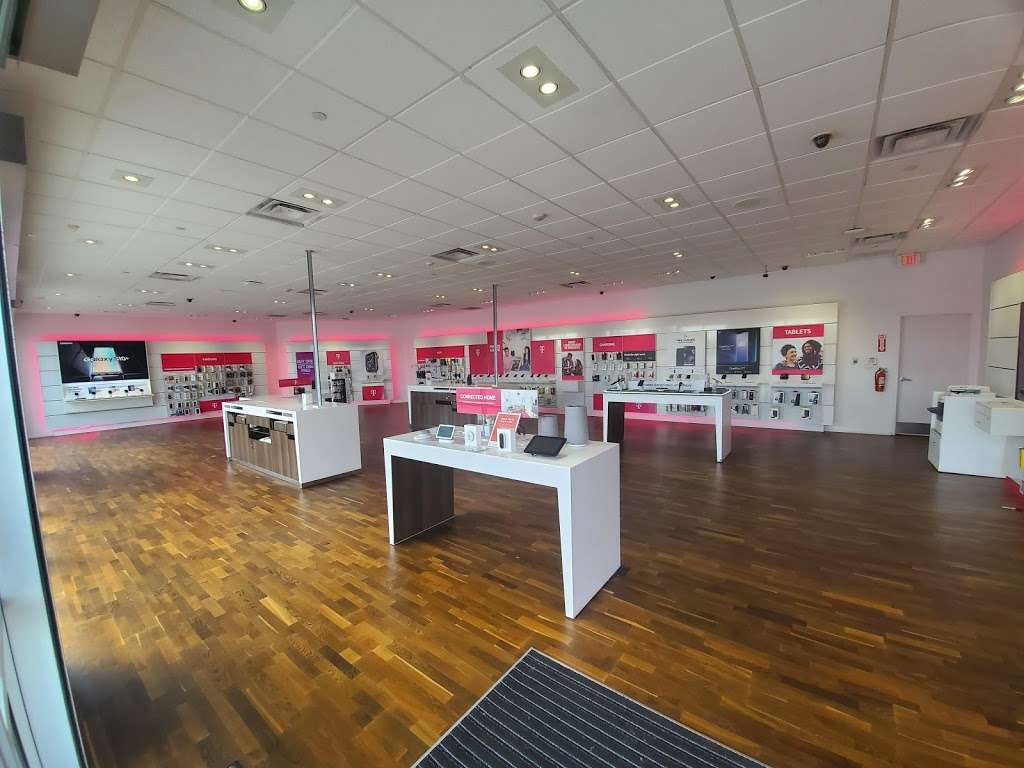 T-Mobile | 119 SW Loop 410 #309, San Antonio, TX 78245, USA | Phone: (210) 520-9600