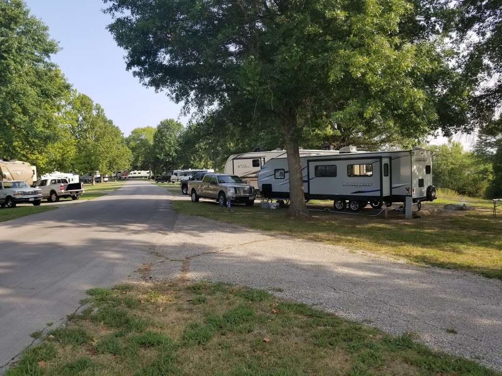 Crows Creek Campground | 4601 Crows Creek Road, Smithville, MO 64089, USA | Phone: (816) 407-3400