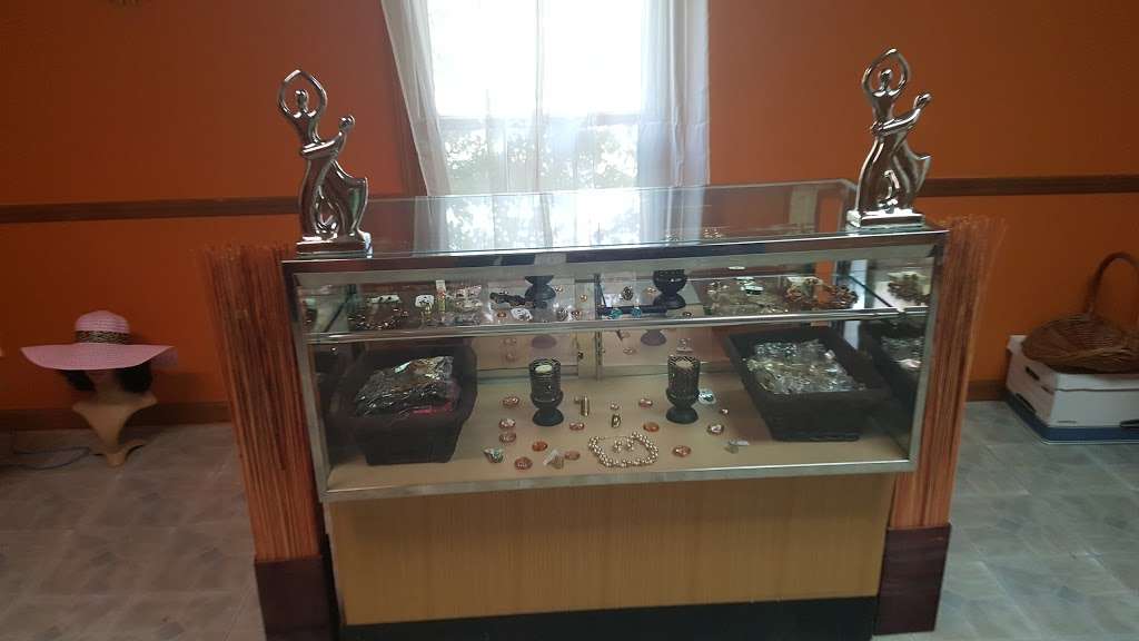 Victorias Corner | 5 Cabarrus Ave W, Concord, NC 28025, USA | Phone: (704) 497-4780