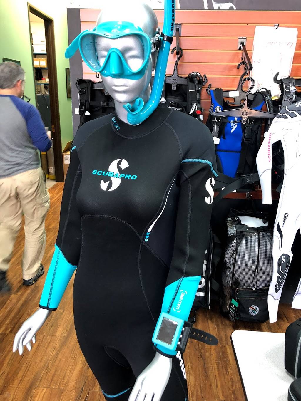 Scuba Adventures Plano | 2301 N Central Expy #140, Plano, TX 75075, USA | Phone: (972) 423-3483