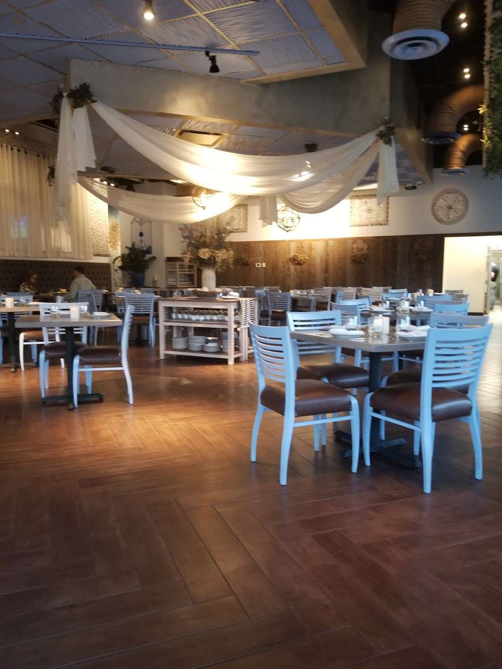 Ara Greek Kitchen & Bar | 2, Henry St, Commack, NY 11725, USA | Phone: (631) 360-8336