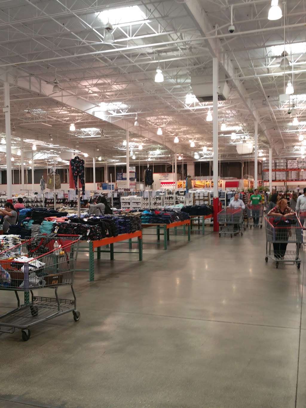 Costco Wholesale | 2746 N Clybourn Ave, Chicago, IL 60614, USA | Phone: (773) 360-2053