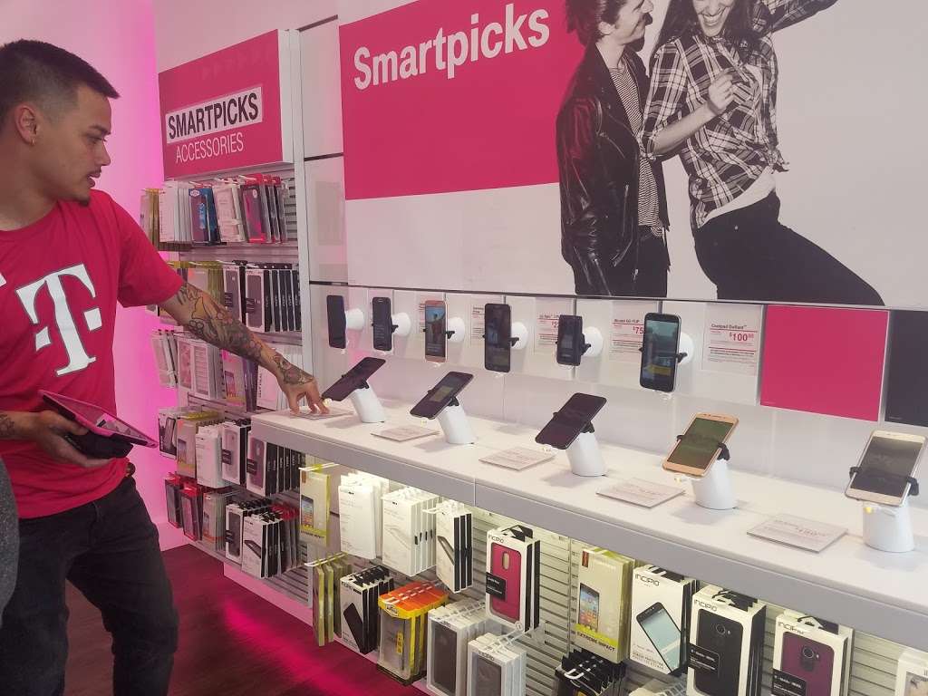 T-Mobile | 925 S Colorado Blvd, Denver, CO 80246 | Phone: (720) 506-5568