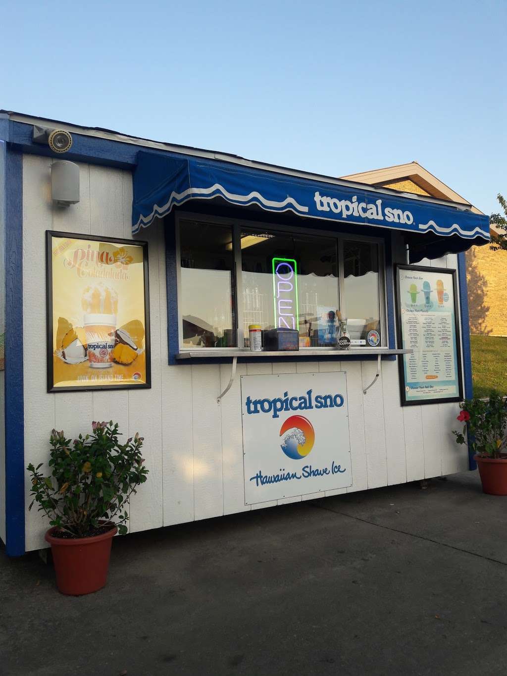 Tropical Sno Kansas City (Raymore) | 613 W Foxwood Dr, Raymore, MO 64083, USA | Phone: (816) 759-2726