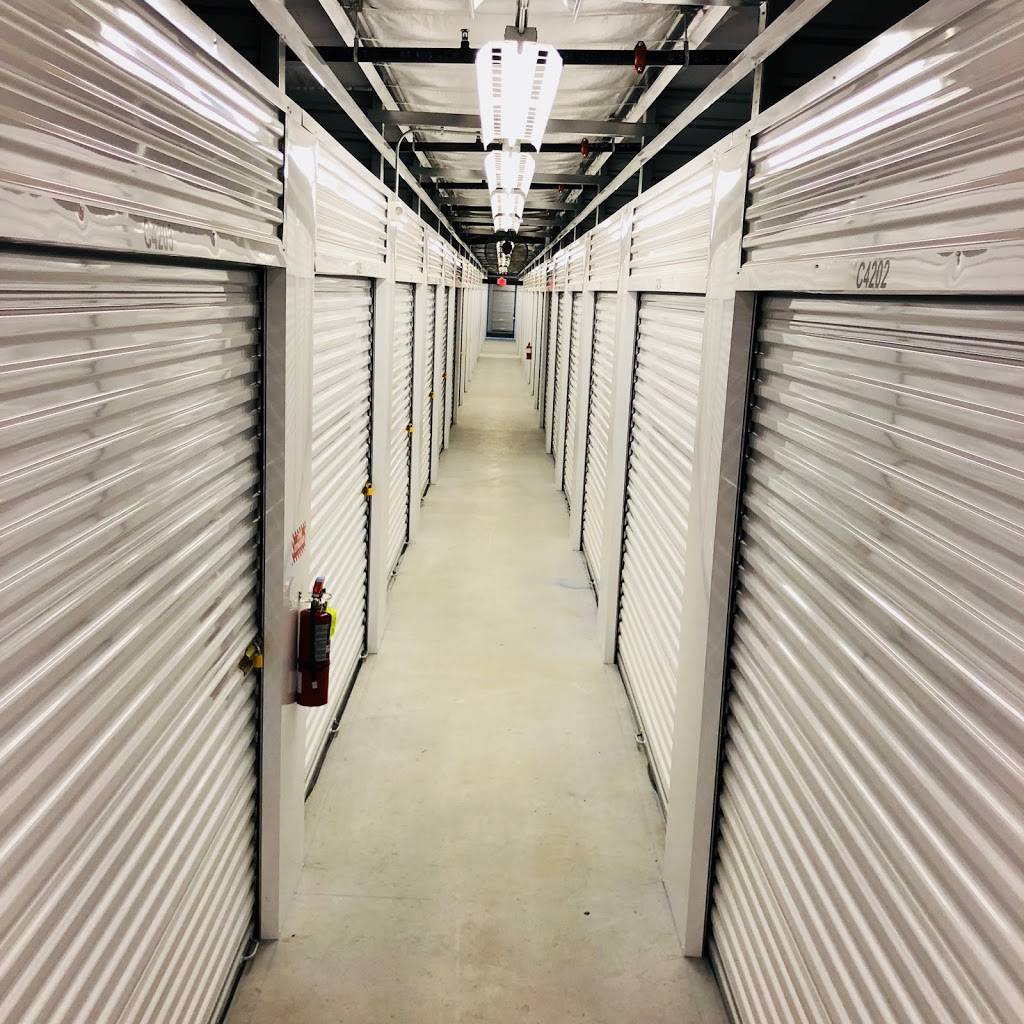 Dinos Storage | 921 Cedardale Rd, Papillion, NE 68046 | Phone: (402) 331-1555