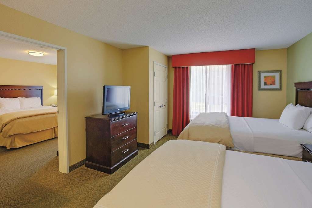 La Quinta Inn & Suites by Wyndham Richmond - Kings Dominion | 16280 International St, Doswell, VA 23047, USA | Phone: (804) 876-6900