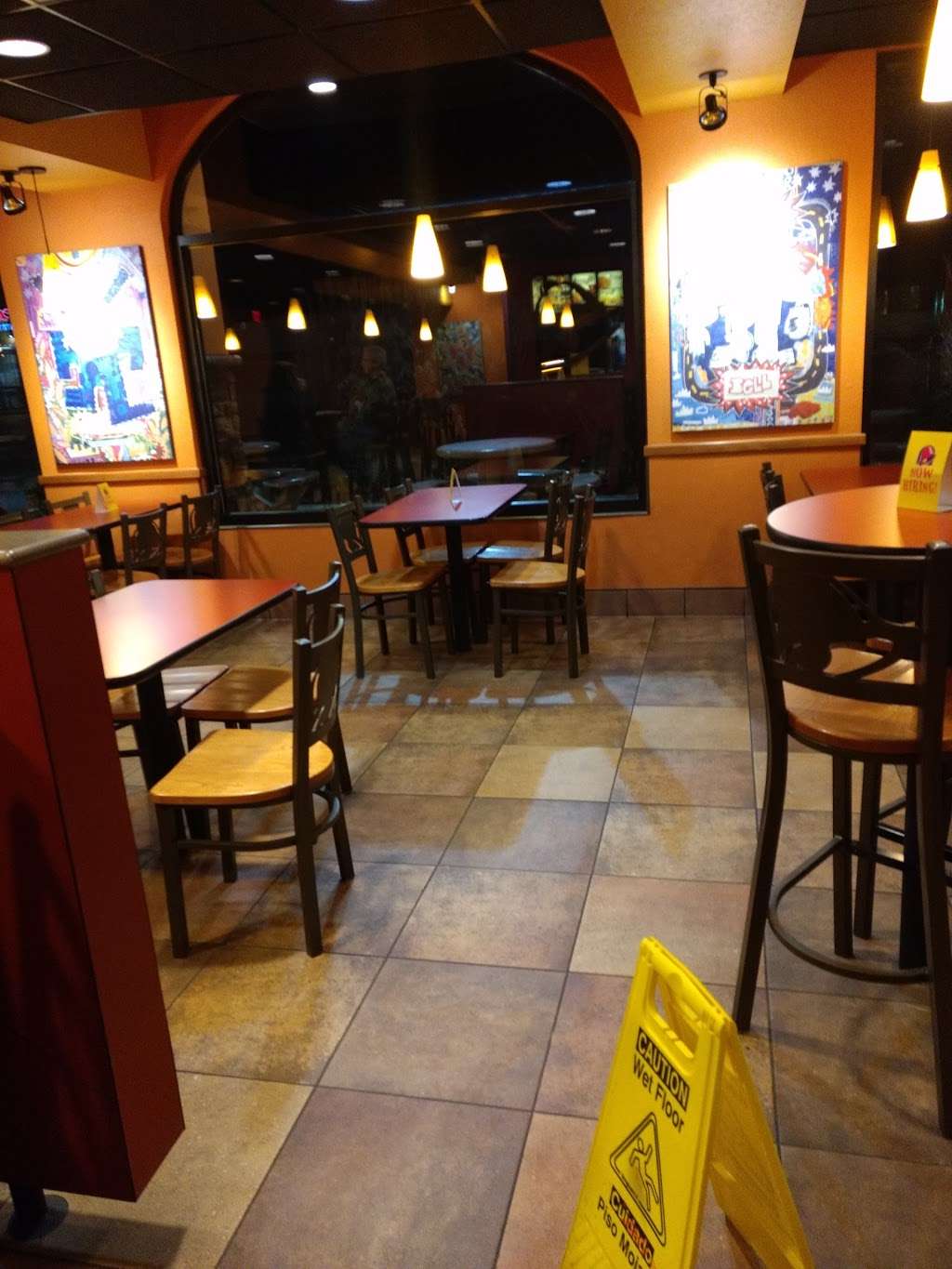 Taco Bell | 2400 S Walnut St, Bloomington, IN 47401, USA | Phone: (812) 336-7944