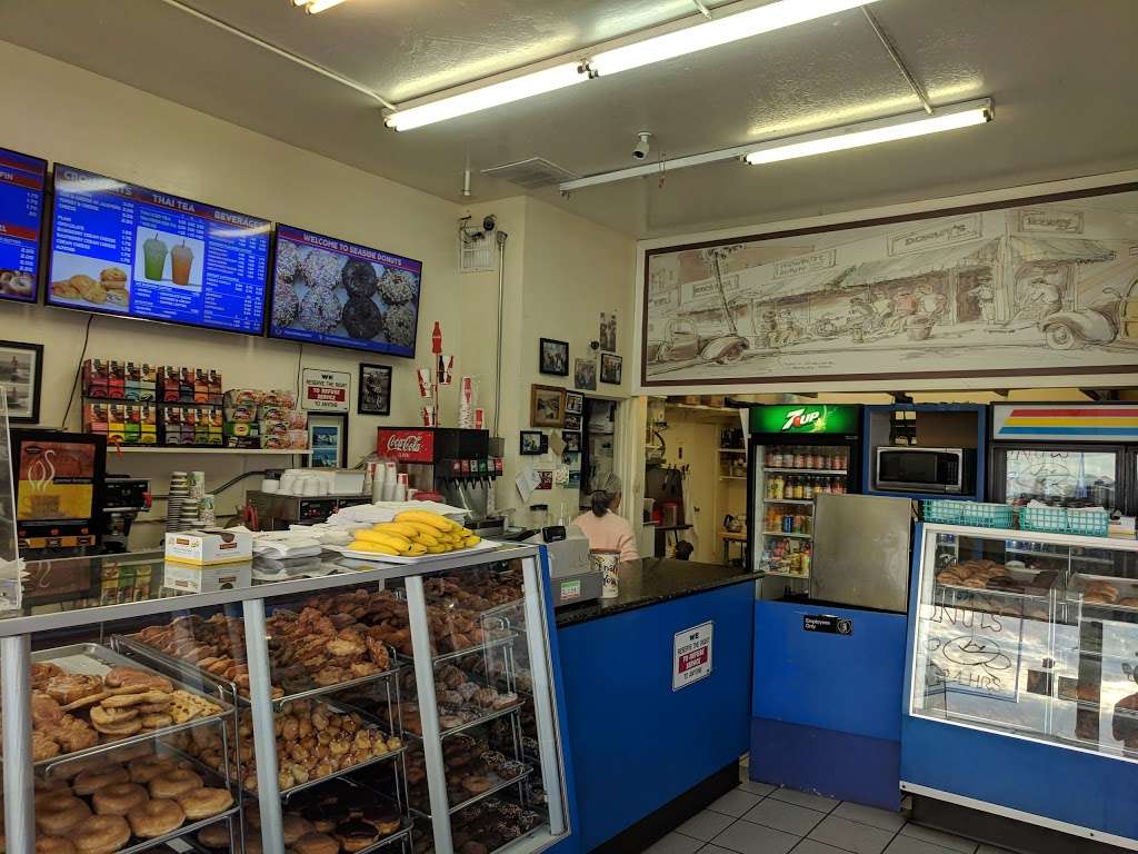 Seaside Donuts Bakery | 2108 W Oceanfront, Newport Beach, CA 92663, USA | Phone: (949) 675-2533