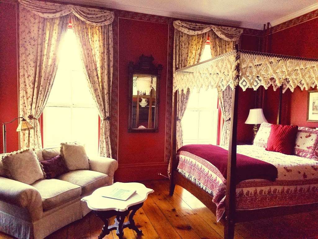 Cromwell Manor Historic Inn | 174 Angola Rd, Cornwall, NY 12518, USA | Phone: (845) 534-7136