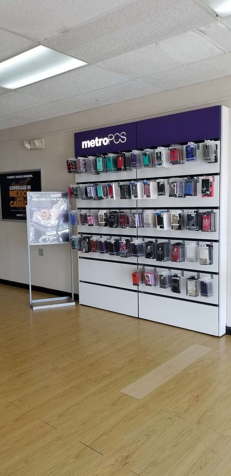 Metro by T-Mobile | 5251 Timberhill Ste 204, San Antonio, TX 78238, USA | Phone: (210) 681-8851