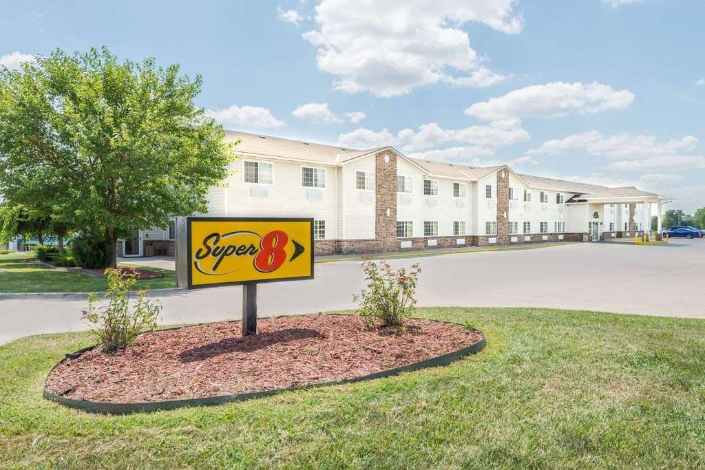 Super 8 by Wyndham Platte City Kansas City Area | 2500 NW Prairie View Rd, Platte City, MO 64079, USA | Phone: (816) 858-2888