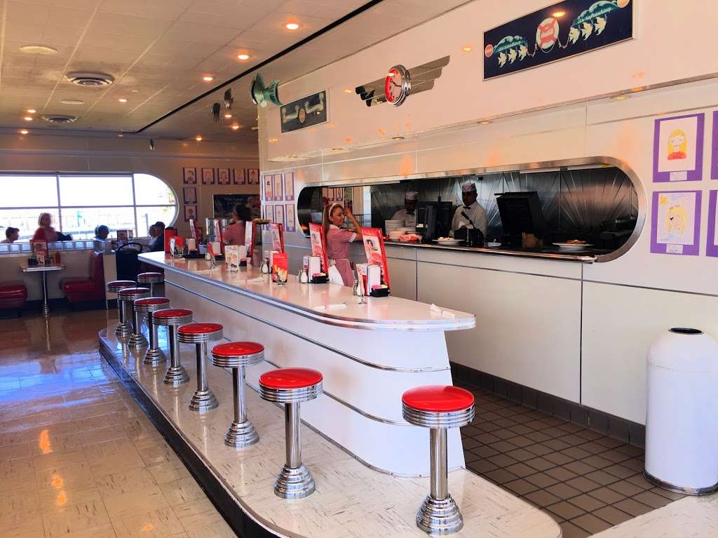 Rubys Diner | 245 N Harbor Dr, Redondo Beach, CA 90277, USA | Phone: (310) 376-7829