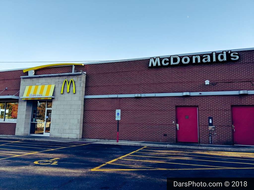 McDonalds | 4550 N Cumberland Ave, Chicago, IL 60656, USA | Phone: (773) 625-4343