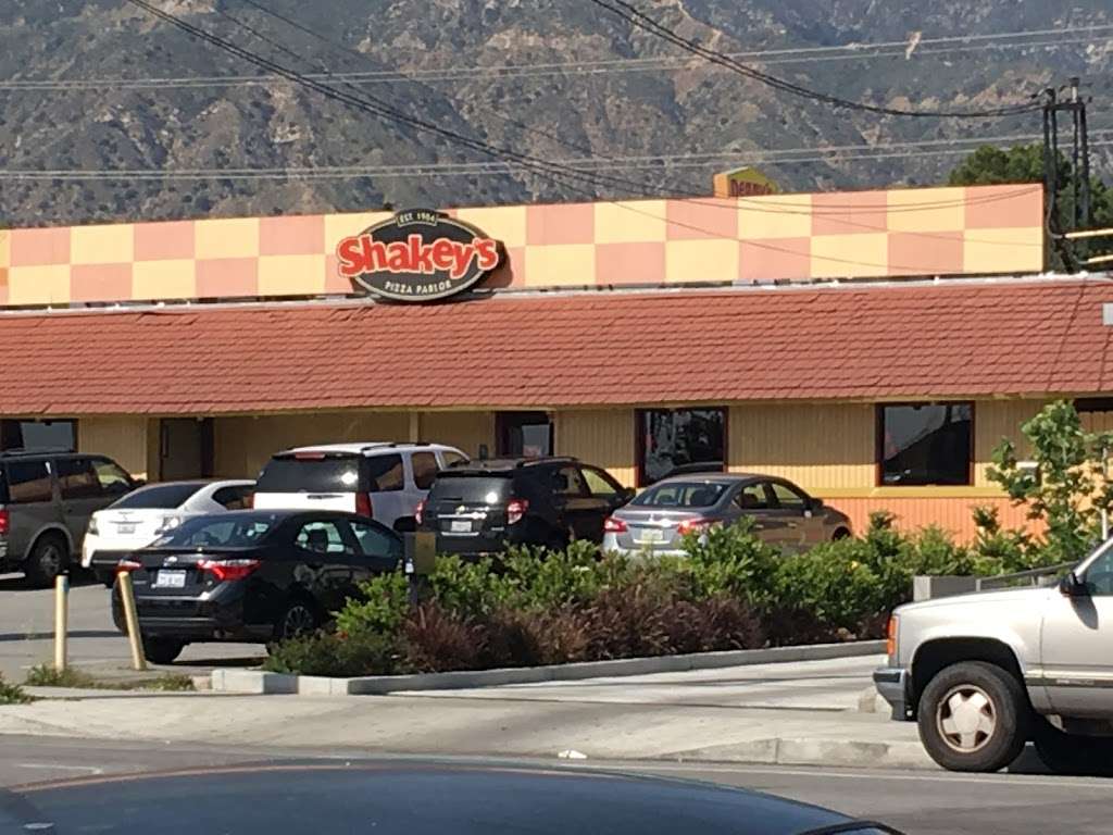 Shakeys Pizza Parlor | 13701 Foothill Blvd, Sylmar, CA 91342 | Phone: (818) 367-1037