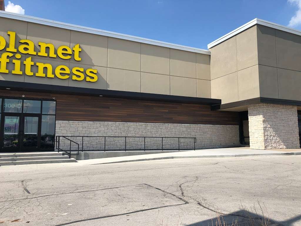 Planet Fitness | 300 SW Blue Pkwy D, Lees Summit, MO 64063, USA | Phone: (816) 287-8200